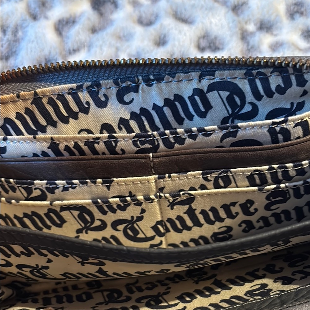 Juicy Couture Blue and Brown Key Card Holder with Elegant Emblem - Picture 7 of 15